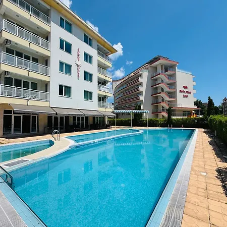 Sunny House 102 One Bedroom Апартамент *