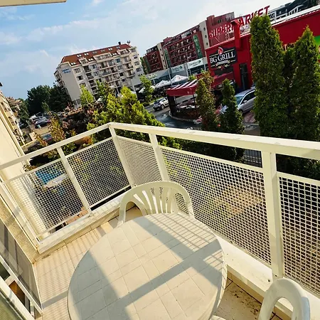 Sunny House 102 One Bedroom *