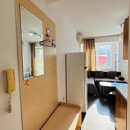 Апартамент Sunny House 102 One Bedroom