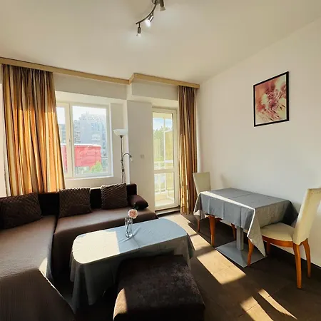 Sunny House 102 One Bedroom Апартамент *