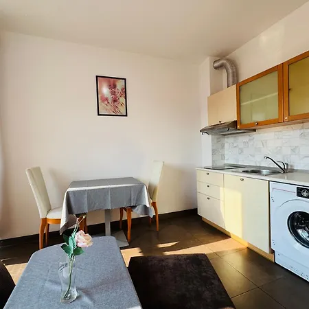 Sunny House 102 One Bedroom *