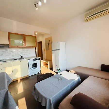 Апартамент Sunny House 102 One Bedroom