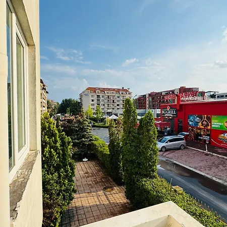 Sunny House 102 One Bedroom Апартамент *