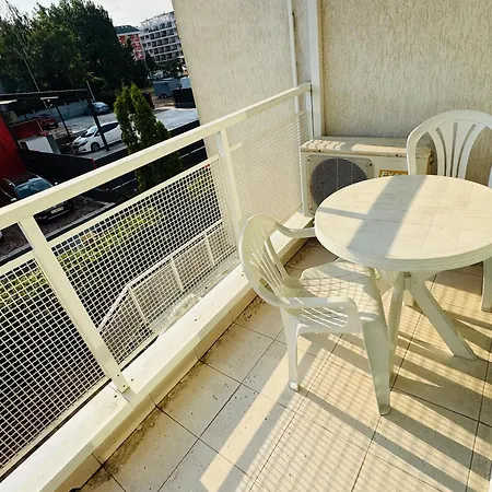 Sunny House 102 One Bedroom Апартамент