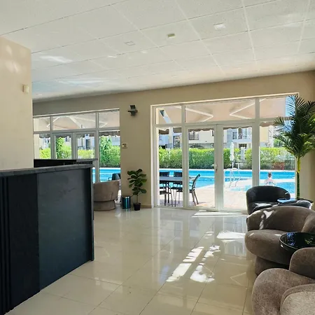 Sunny House 102 One Bedroom Апартамент *