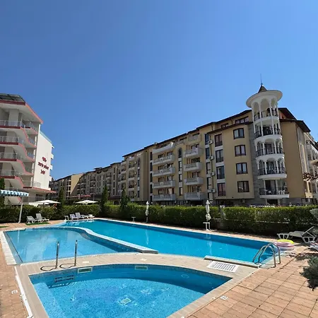 Sunny House 102 One Bedroom Апартамент